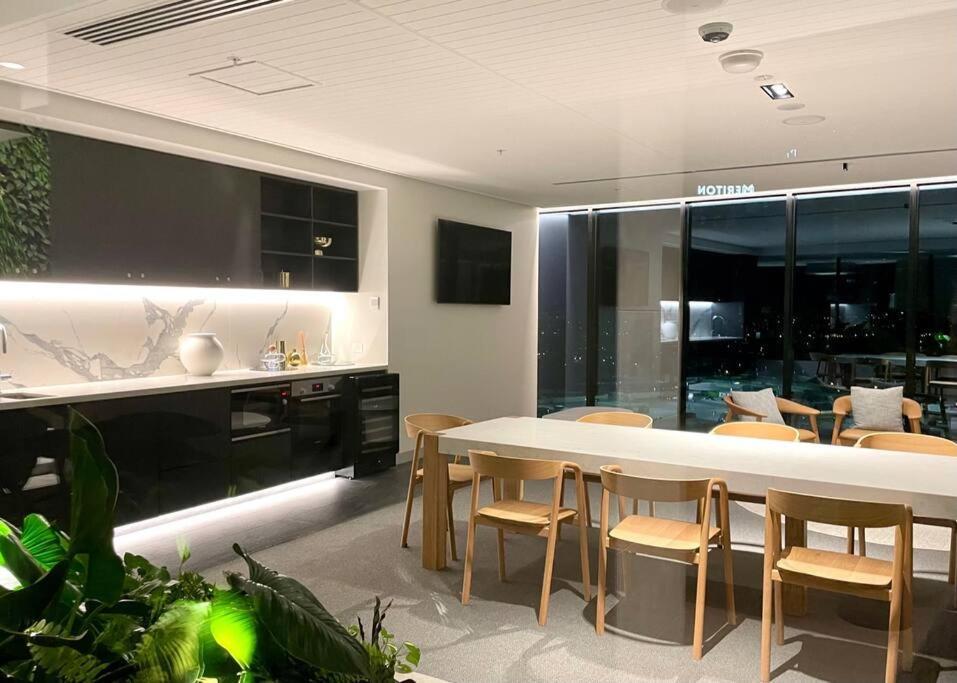 Apartment Stunning Riverview 1bedroom Serviced Apt Gold Coast